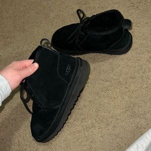 UGG women’s neumel black boots size 6